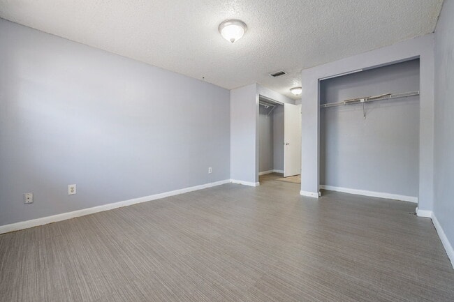 Building Photo - 16001 Saddlestring Dr