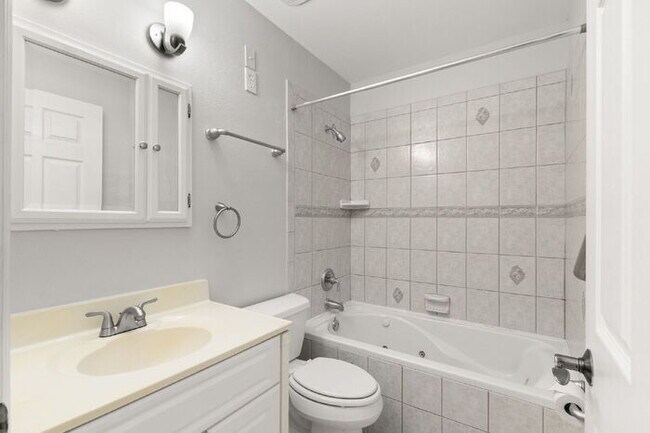 Building Photo - Apartment For Rent in Seminole WITH UPGRADES!