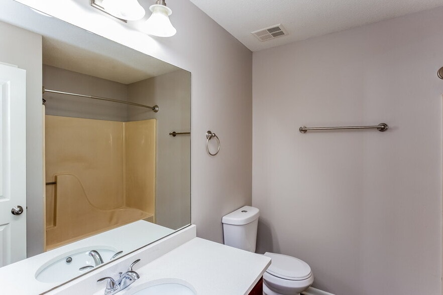 Building Photo - 7327 Mallard Creek Dr