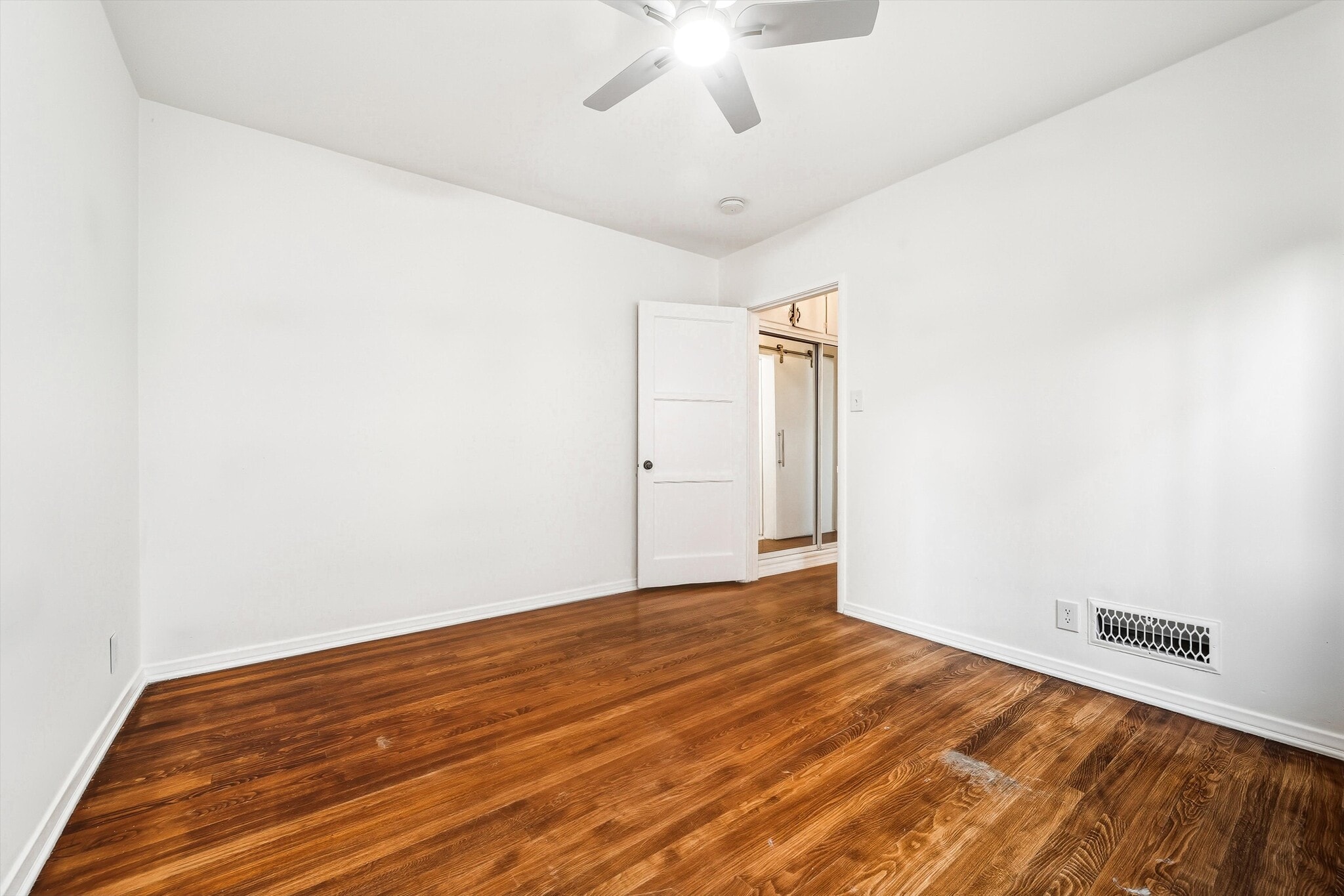 Building Photo - 1319 S Mansfield Ave