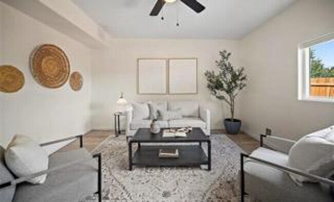 Building Photo - Historic Hillside 2 Bedroom 2 Bathroom