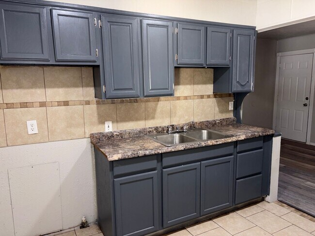 Building Photo - 5904 S Dimple Dr