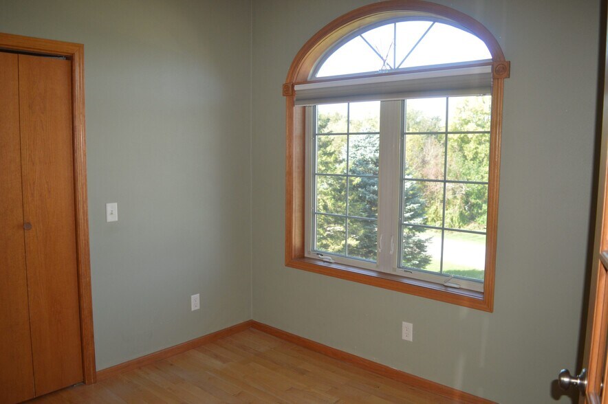 Building Photo - 4734 Bergamot Way