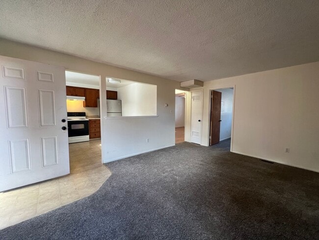 Building Photo - Two bedroom apartment | Available End of March