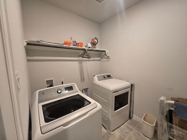 Building Photo - Fantastic in Fate!