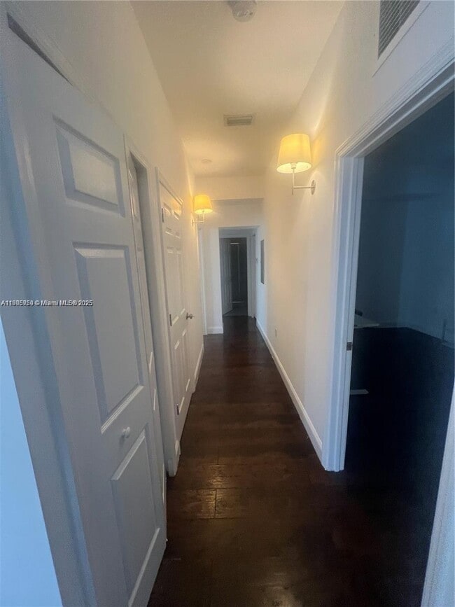 Building Photo - 920 SW 9th St