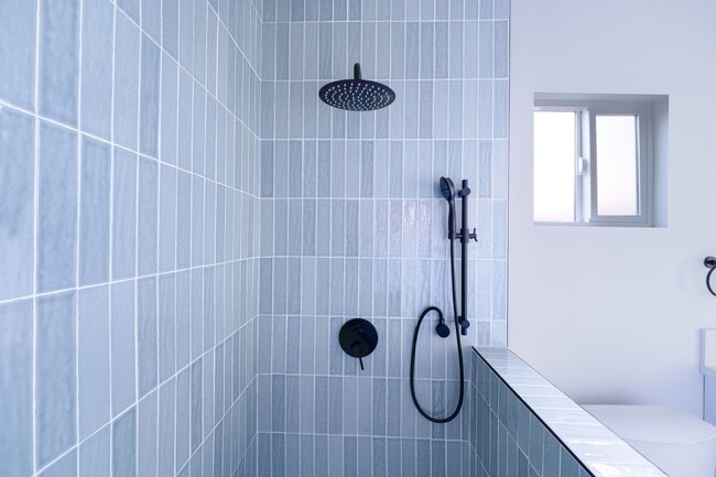 Building Photo - 2860 Webster Ave