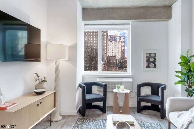 Building Photo - 10 Commerce Ct