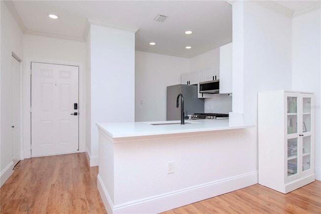 Building Photo - 2732 Via Murano