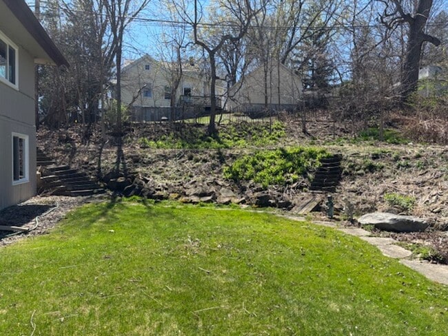 Building Photo - Available NOW! Gorgeous 3BR/2 BA Unit in Hastings!