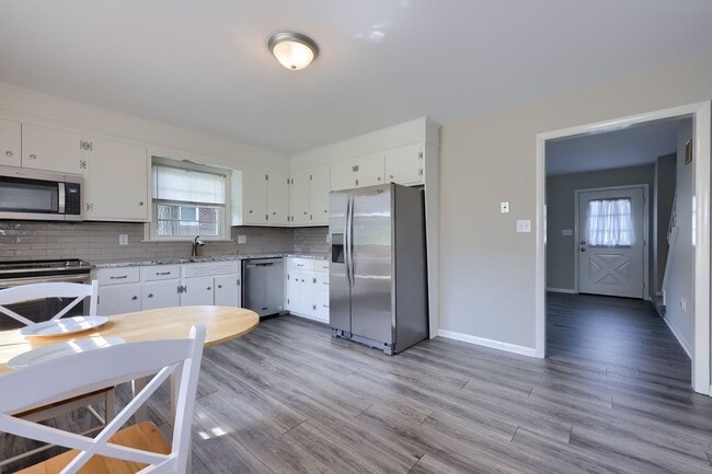 Building Photo - 131 Highview Dr