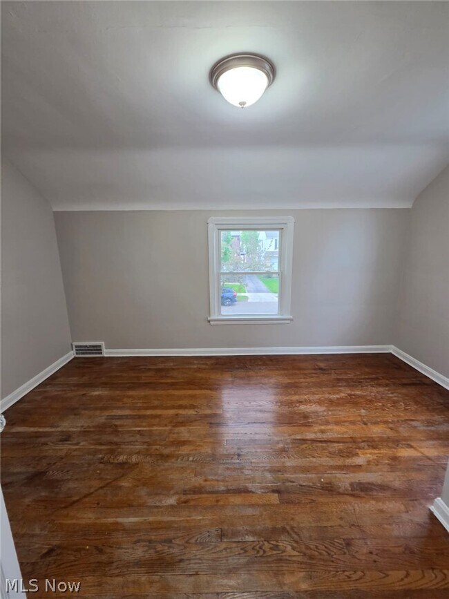 Building Photo - 4021 Bushnell Rd