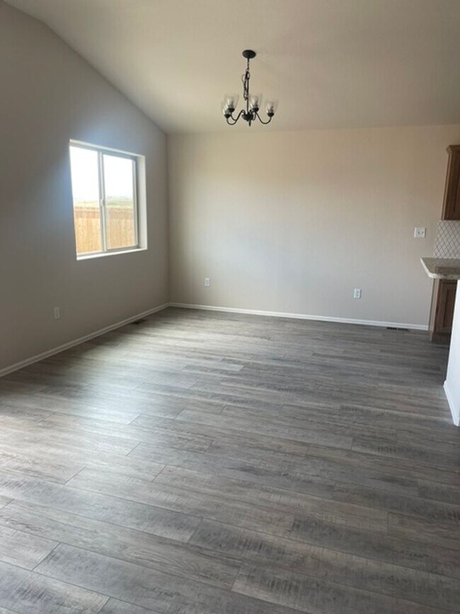 Building Photo - ALL PROSPECTIVE TENANTS MUST SUBMIT A $58 NON-REFUNDABLE APPLICATION FEE PER APPLICANT ONLINE AND...