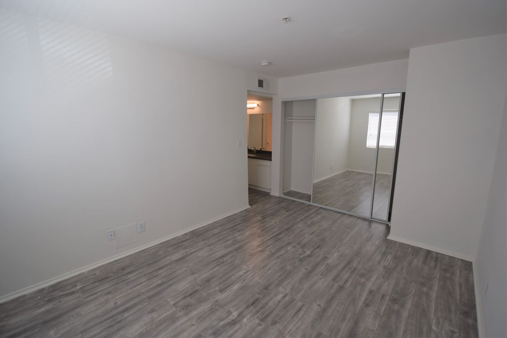 Building Photo - 5002 Tujunga Ave