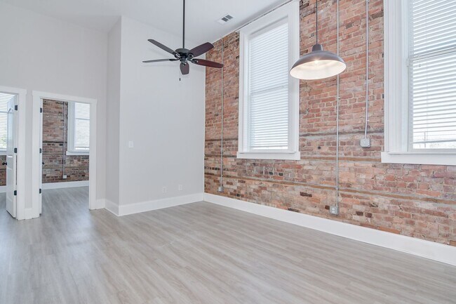 Building Photo - 2 Bedroom 1 Bath Apartment in Harlem