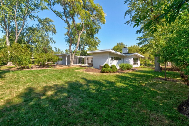Building Photo - 334 Russet Ln