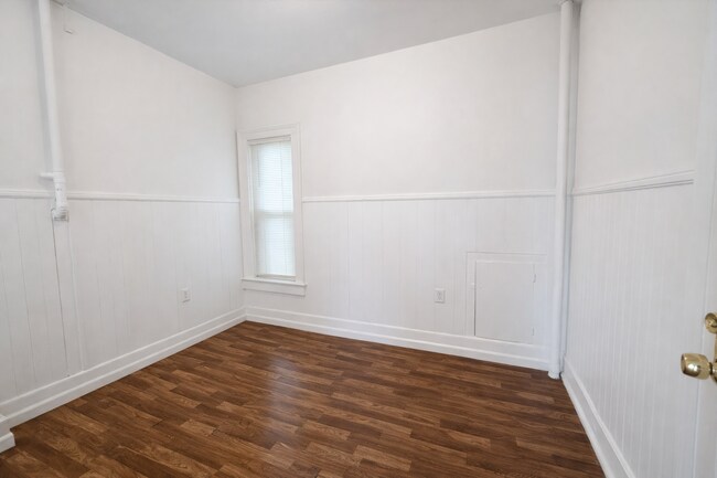 Building Photo - 218 N George St