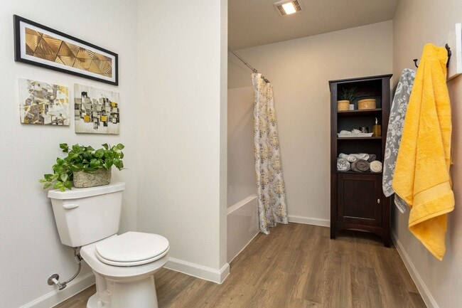 Building Photo - 2 Bedroom, Single-story Townhomes for rent...