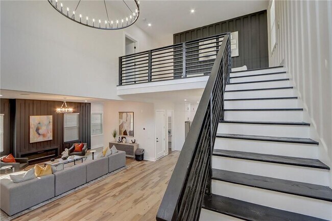 Building Photo - 2014 Cambridge Ave