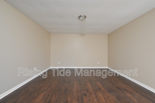 Building Photo - 436 10th Ct