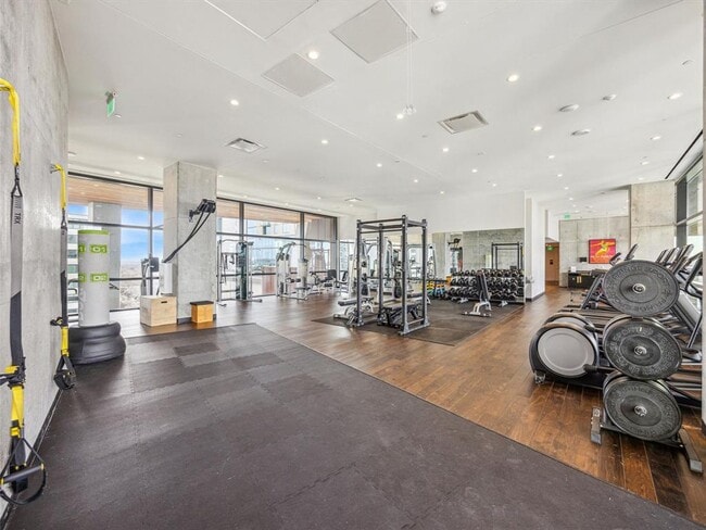 Building Photo - 70 Rainey St