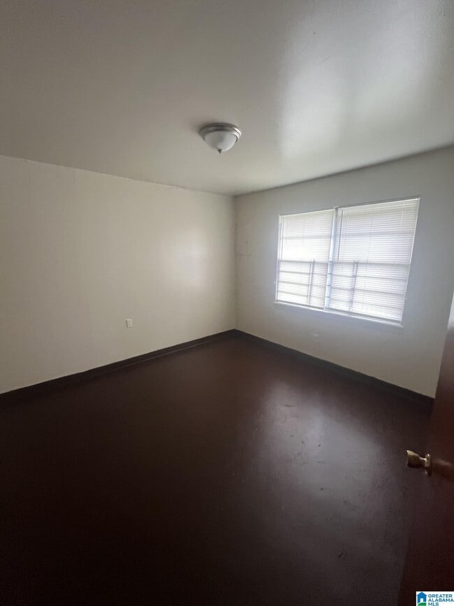 Building Photo - 1624 Pearson Ave SW