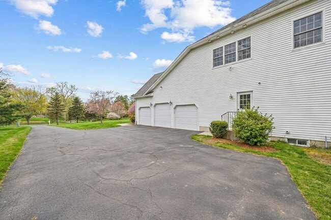 Building Photo - 9 Overlook Rd