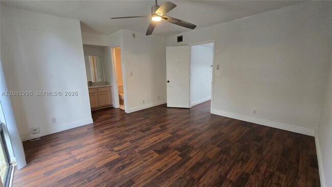 Building Photo - 2810 SW 87th Ave