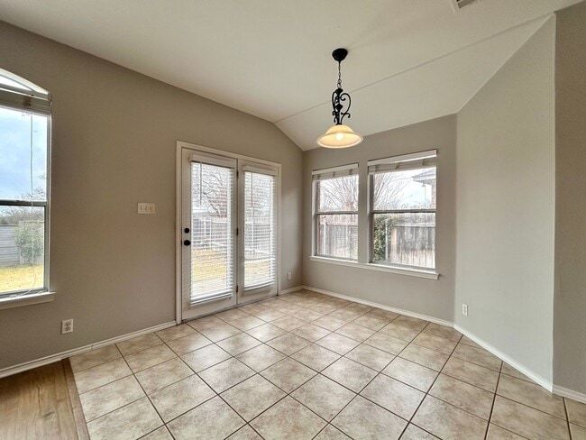 Building Photo - Move-In Ready 3/BR 2/BA Home Featuring Fireplace, Garage & Private Yard