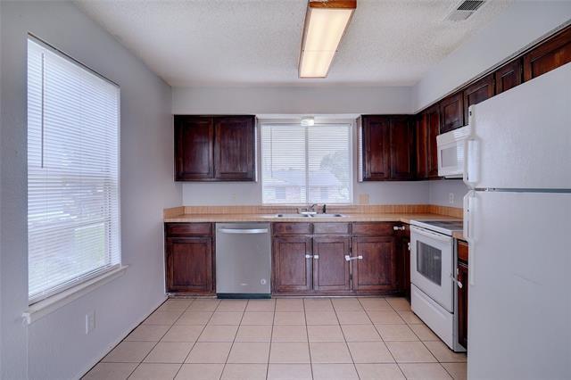 Building Photo - 202 Pine Meadow Dr