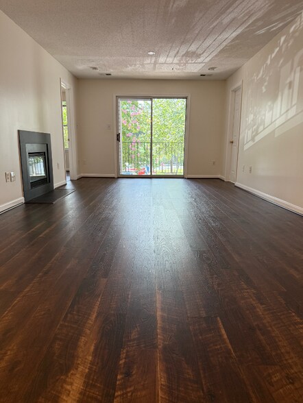 Building Photo - 10022 Vanderbilt Cir