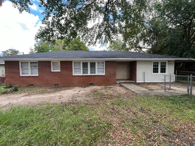 Primary Photo - Charming 3-Bedroom Home in Serene Neighbor...