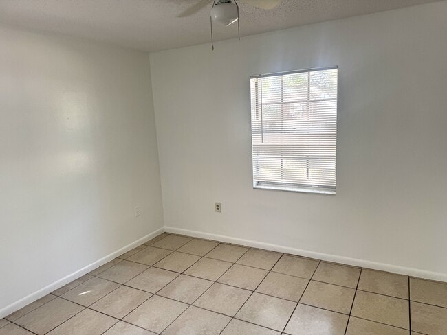 Building Photo - 8521 Chinaberry Dr