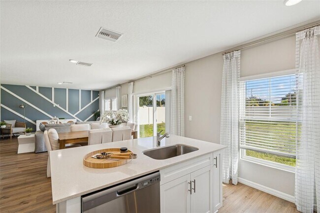 Building Photo - 601 Ambleside Dr