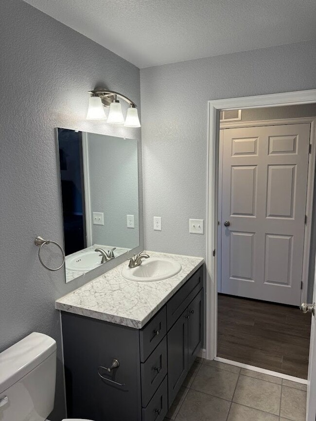 Building Photo - 324-326 W Coral Dr