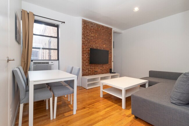 Building Photo - 345 E 94th St