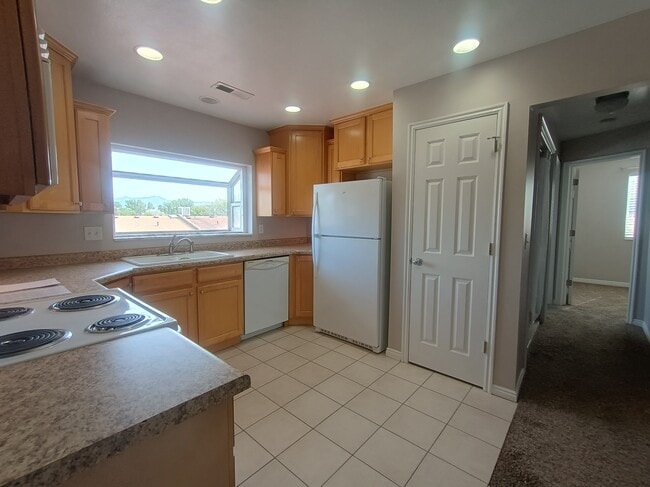 Building Photo - 2785 W 5525 S