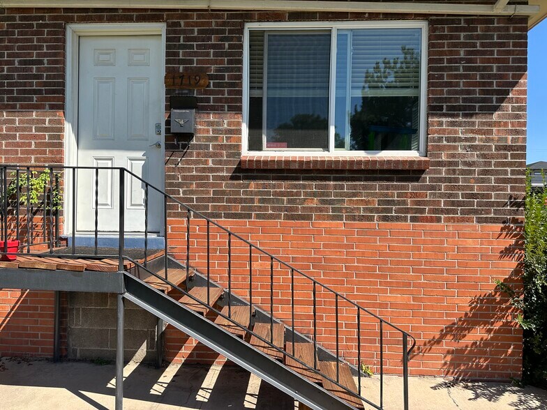 Primary Photo - 1719 S Madison St
