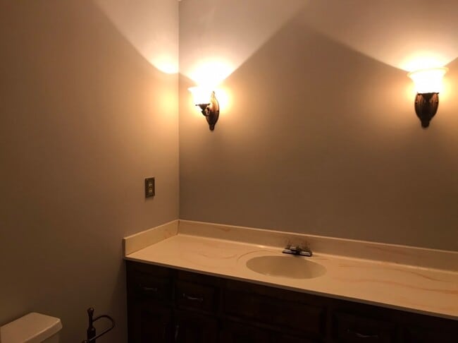 Building Photo - Great 4 Bedroom 2.5 Bath home in East Cobb...