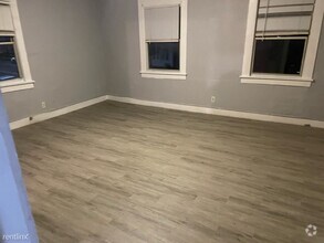 Building Photo - 2 br, 1 bath Triplex - 603 South Main Stre...