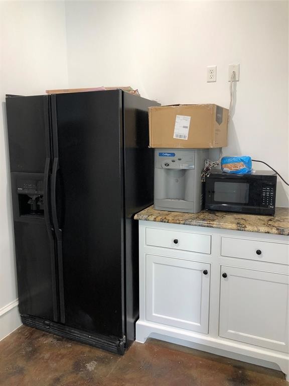 Building Photo - 5606 Old Greenhouse Rd