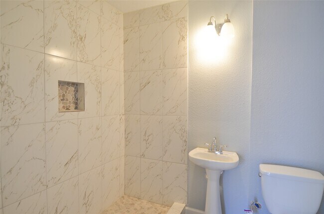 Building Photo - 103 Cosmos St