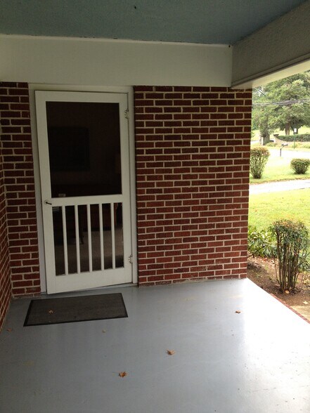 Building Photo - 104 S Germantown Rd