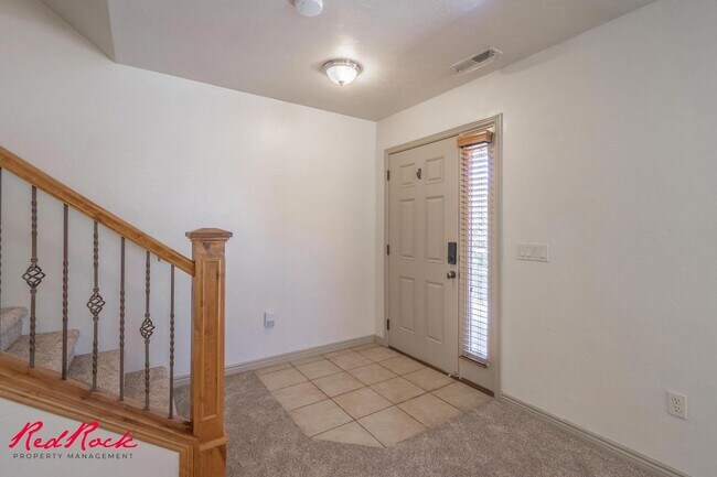 Building Photo - 3 Bedroom Townhome In Fossil Hills!