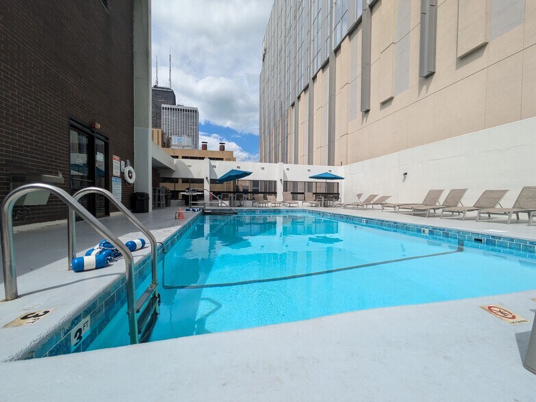 Building Photo - 230 E Ontario St