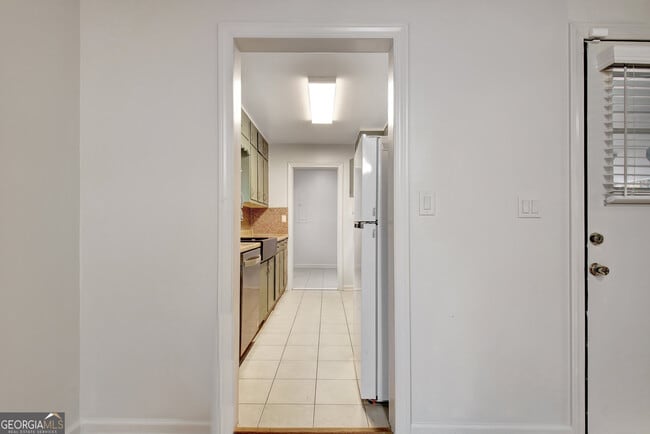 Building Photo - 500 Circle Dr