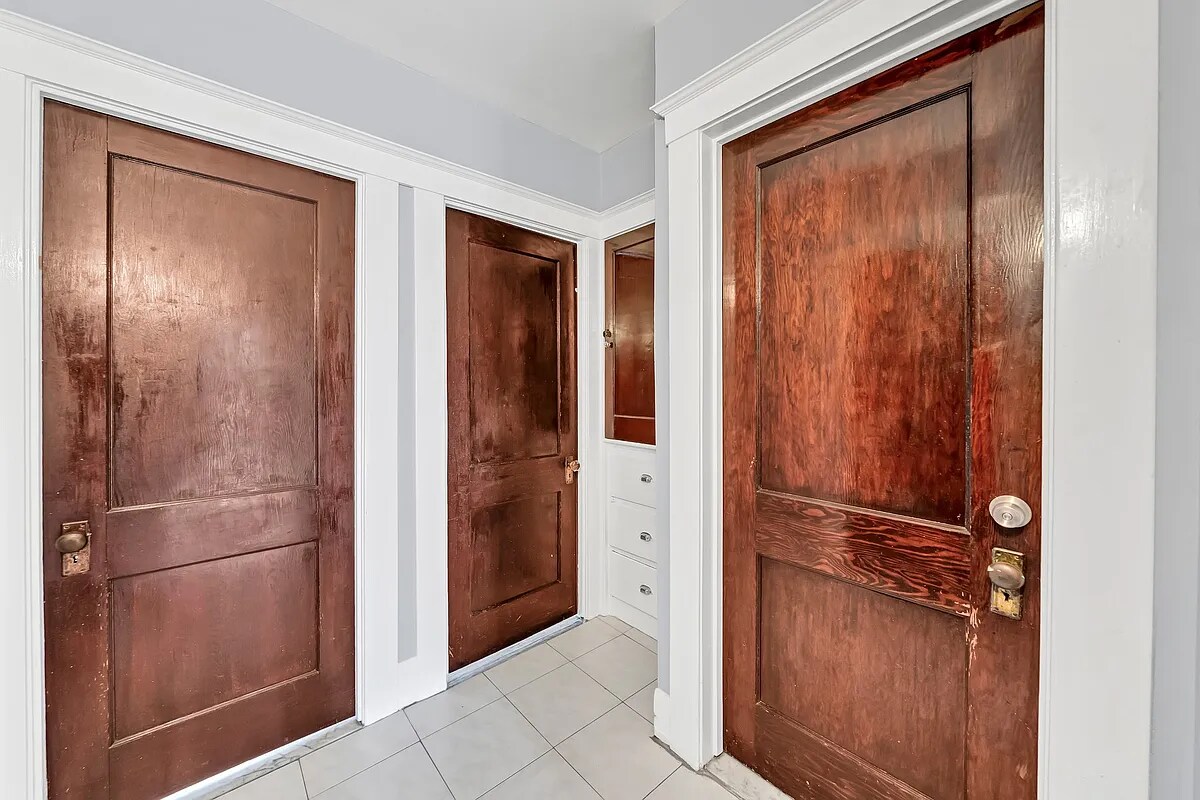 Building Photo - 238 Crestwood Ave