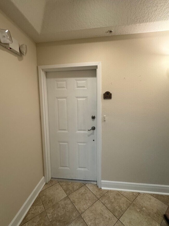 Building Photo - CONDO LOCATE IN GATED COMMUNITY  IN DR. PHILLIPS-TOSCANA - HALF OFF DECEMBER RENT