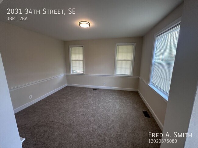 Building Photo - 2031 34th St SE
