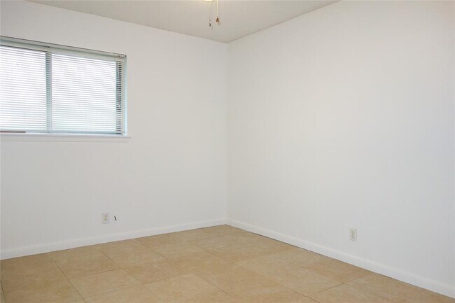 Building Photo - 1416 Cardinal Hill Dr